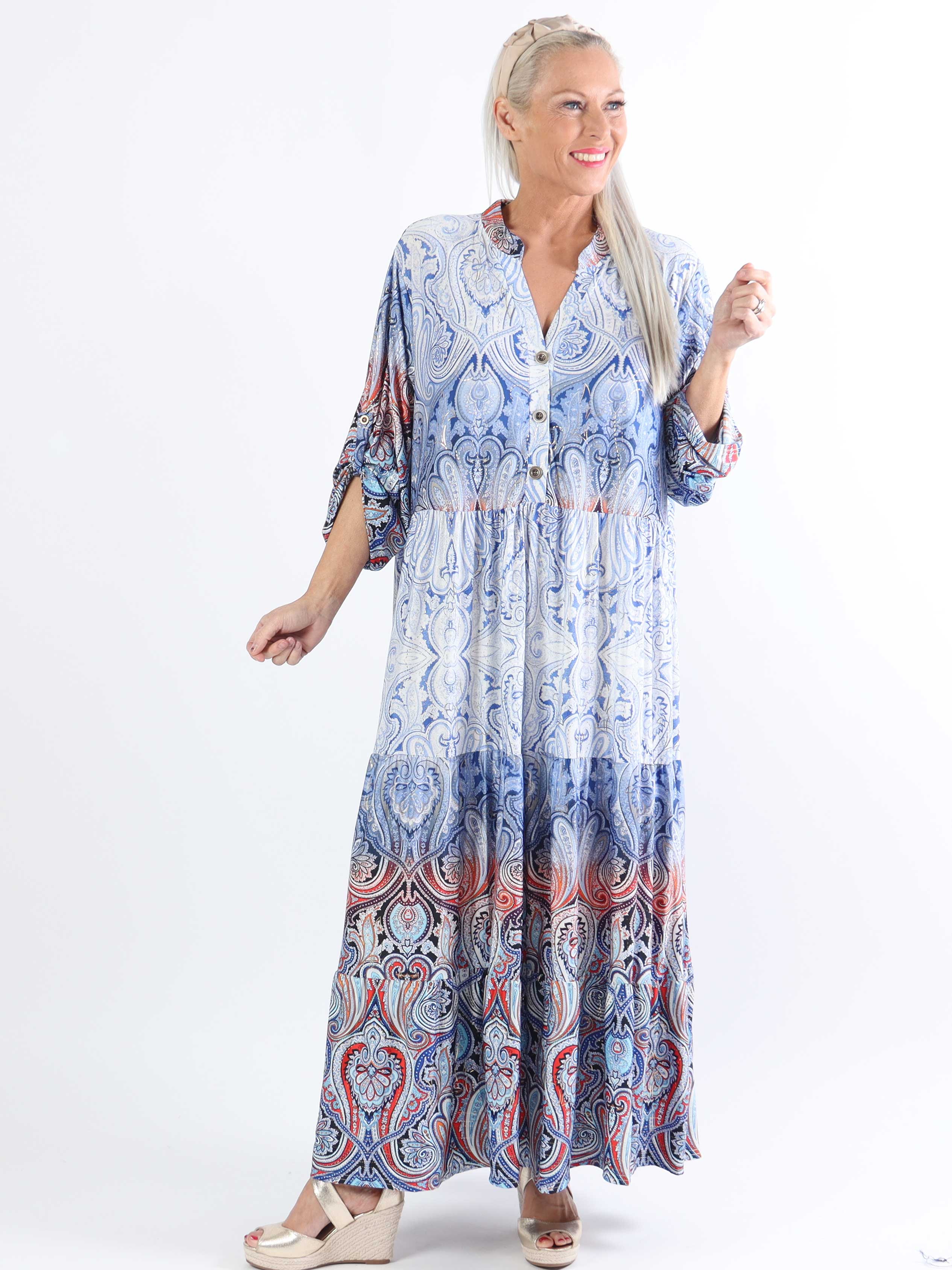 Milano Tamaria - Lang plus size kjole med fint print i lag på lag look